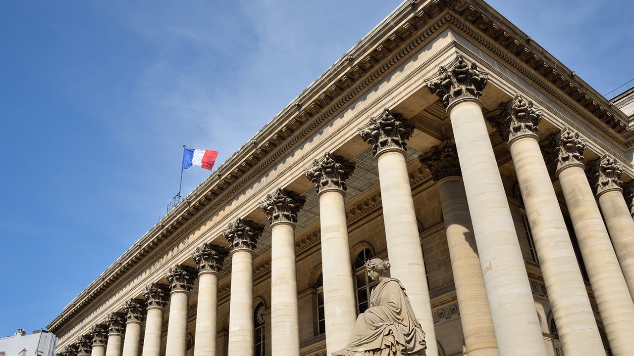 Uncommon truths: Too soon to buy French bonds
