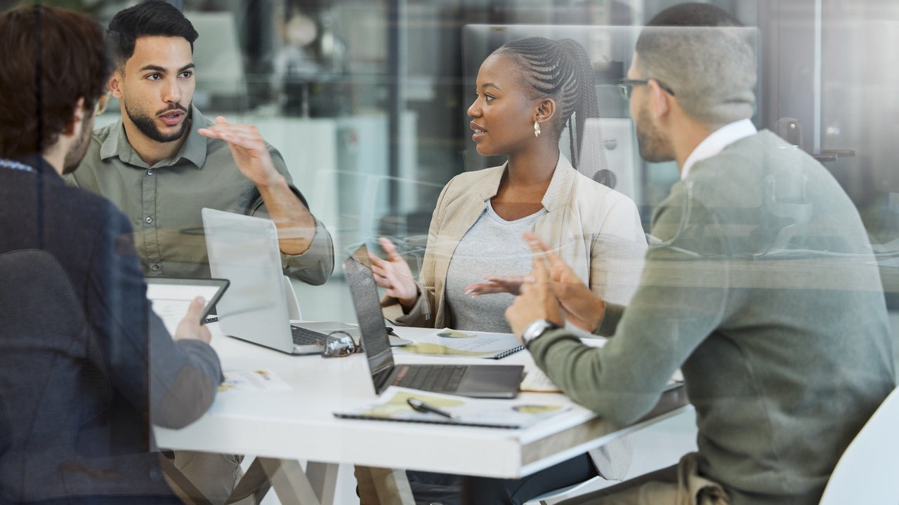 Active Diversification: Mitigating Collective Risks