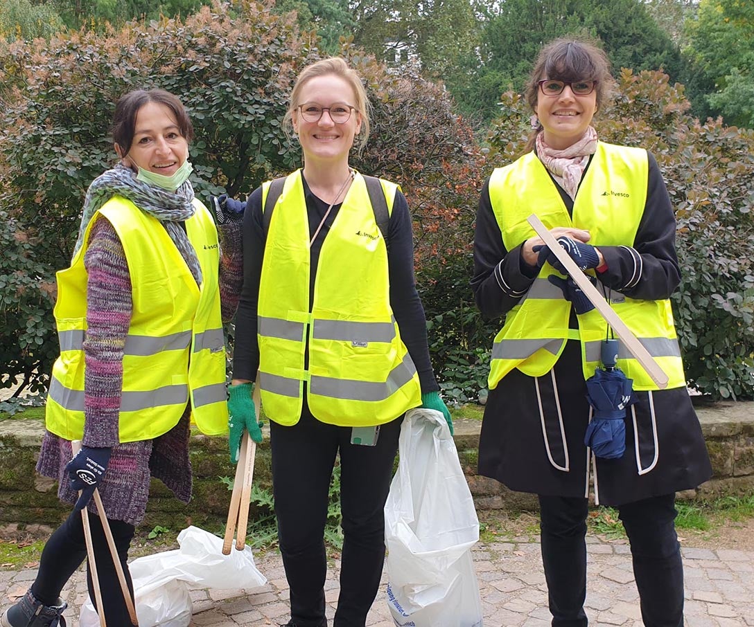 Henley employees doing a litter cleanup