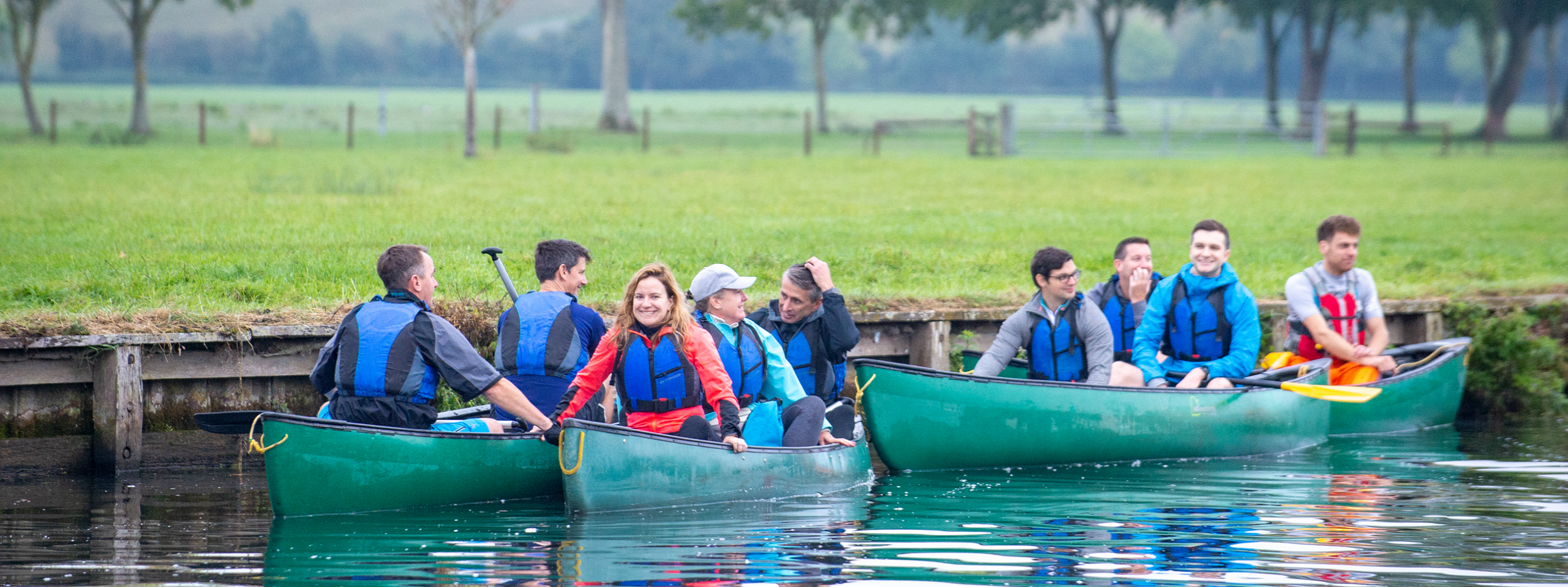 Henley employees participating in Invesco Thames Challenge 2022 cleanup