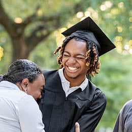 College%20graduate%20with%20family