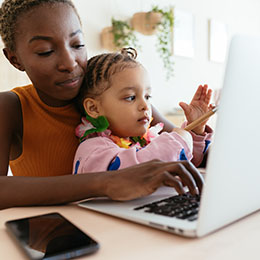Mother%20and%20daughter%20using%20laptop