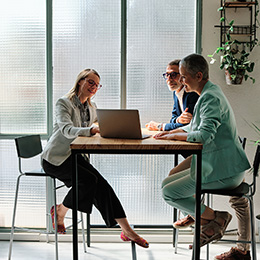 Un%20consulente%20finanziario%20incontra%20alcuni%20clienti