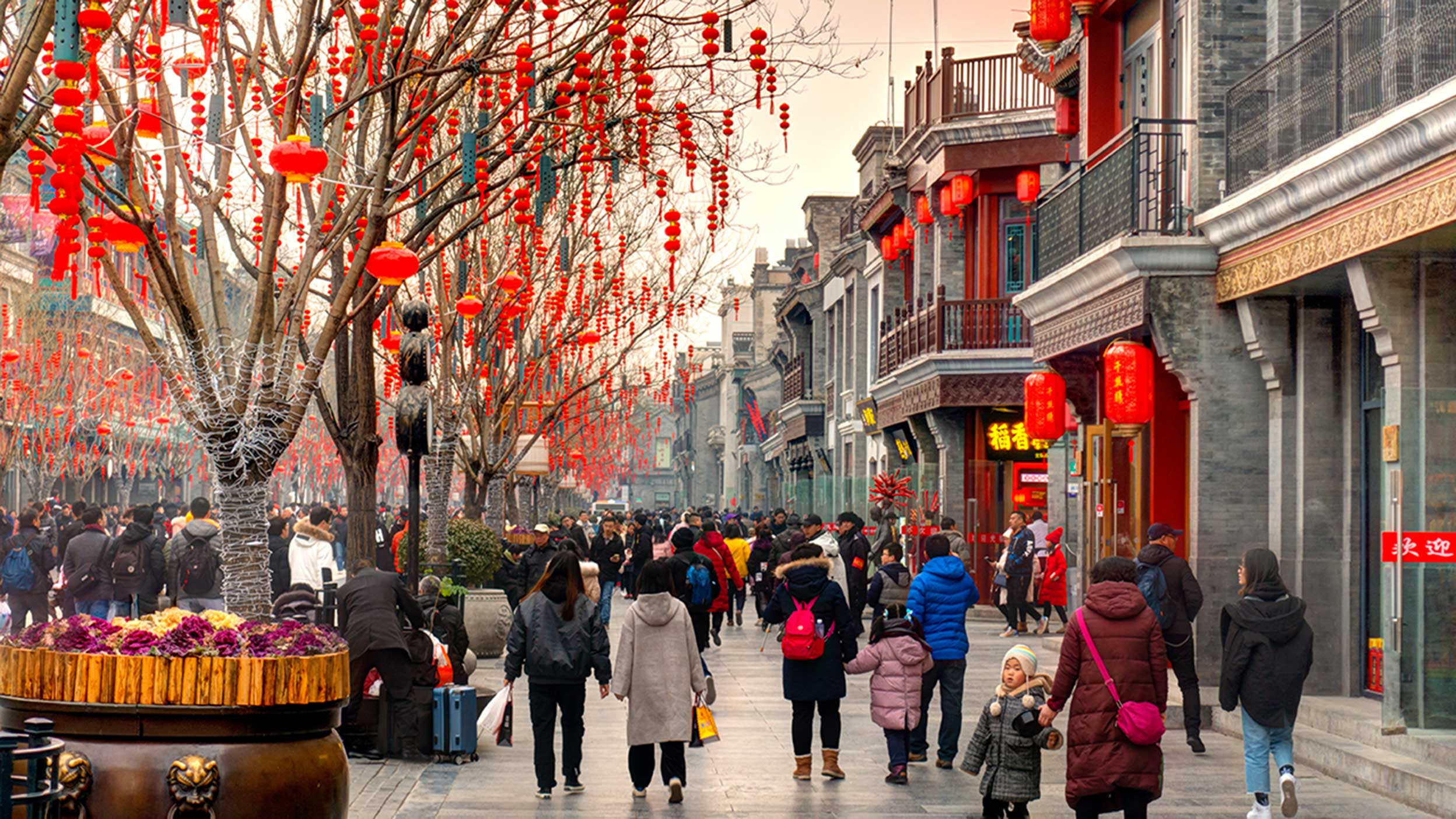 Menschen auf einer Straße in China