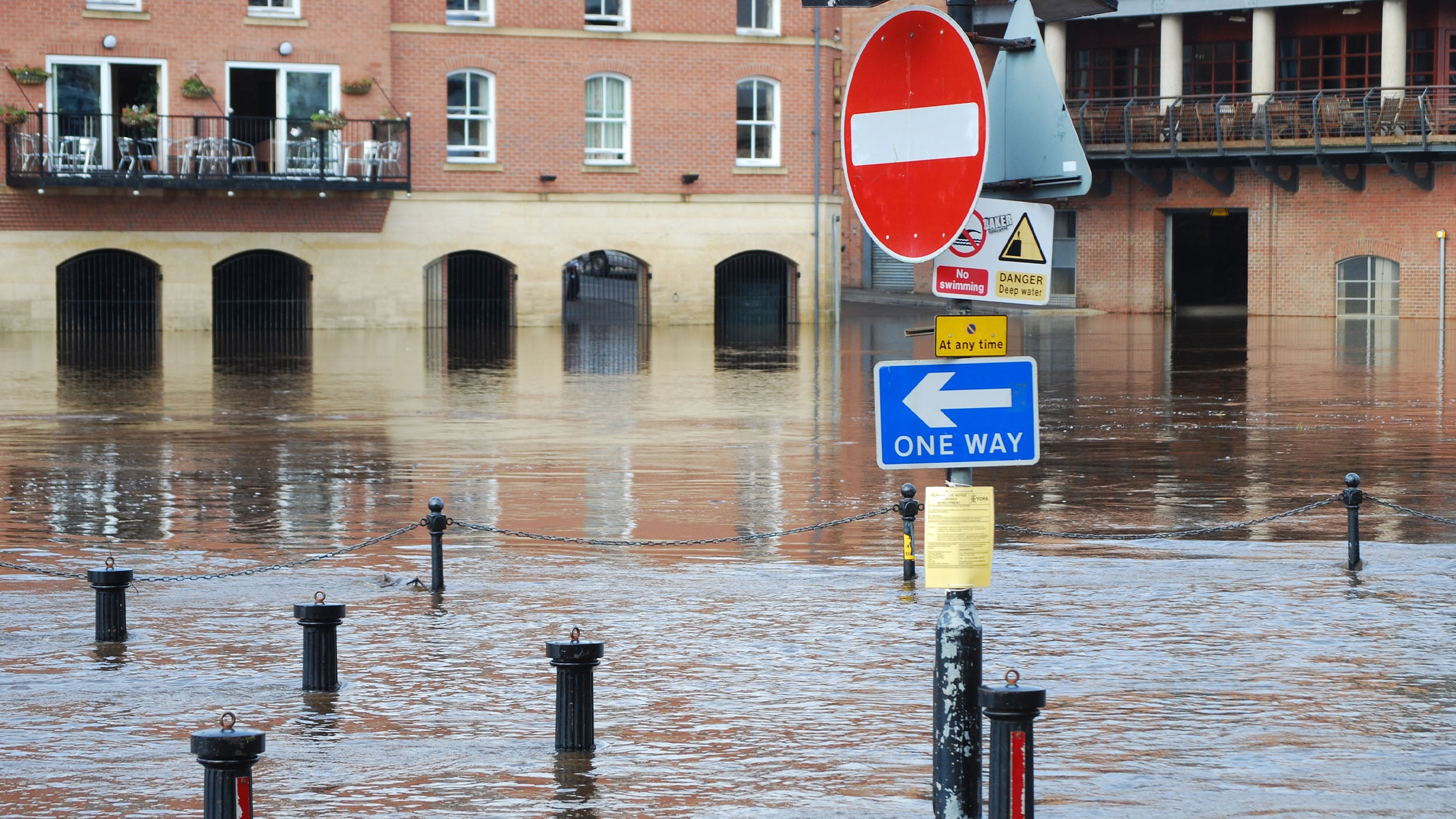 Managing climate risks in the face of uncertainty for UK insurers