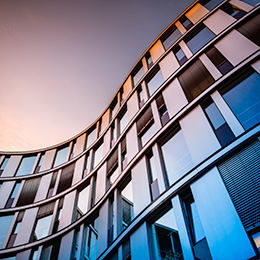 Glass%20facade%20of%20a%20modern%20office%20building%20in%20Hamburg,%20Germany.