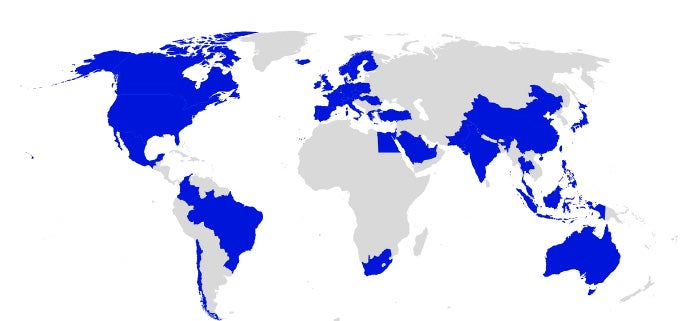 A map highlighting all the countries that are covered by the Invesco FTSE All-World UCITS ETF, including developed and emerging market countries, such as the United States, Japan, the UK, China, France, Switzerland, Canada, Germany, India, Taiwan and others.
