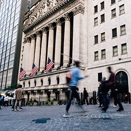 Blurred%20people%20walking%20in%20downtown%20Lower%20Manhattan,%20in%20New%20York%20City.