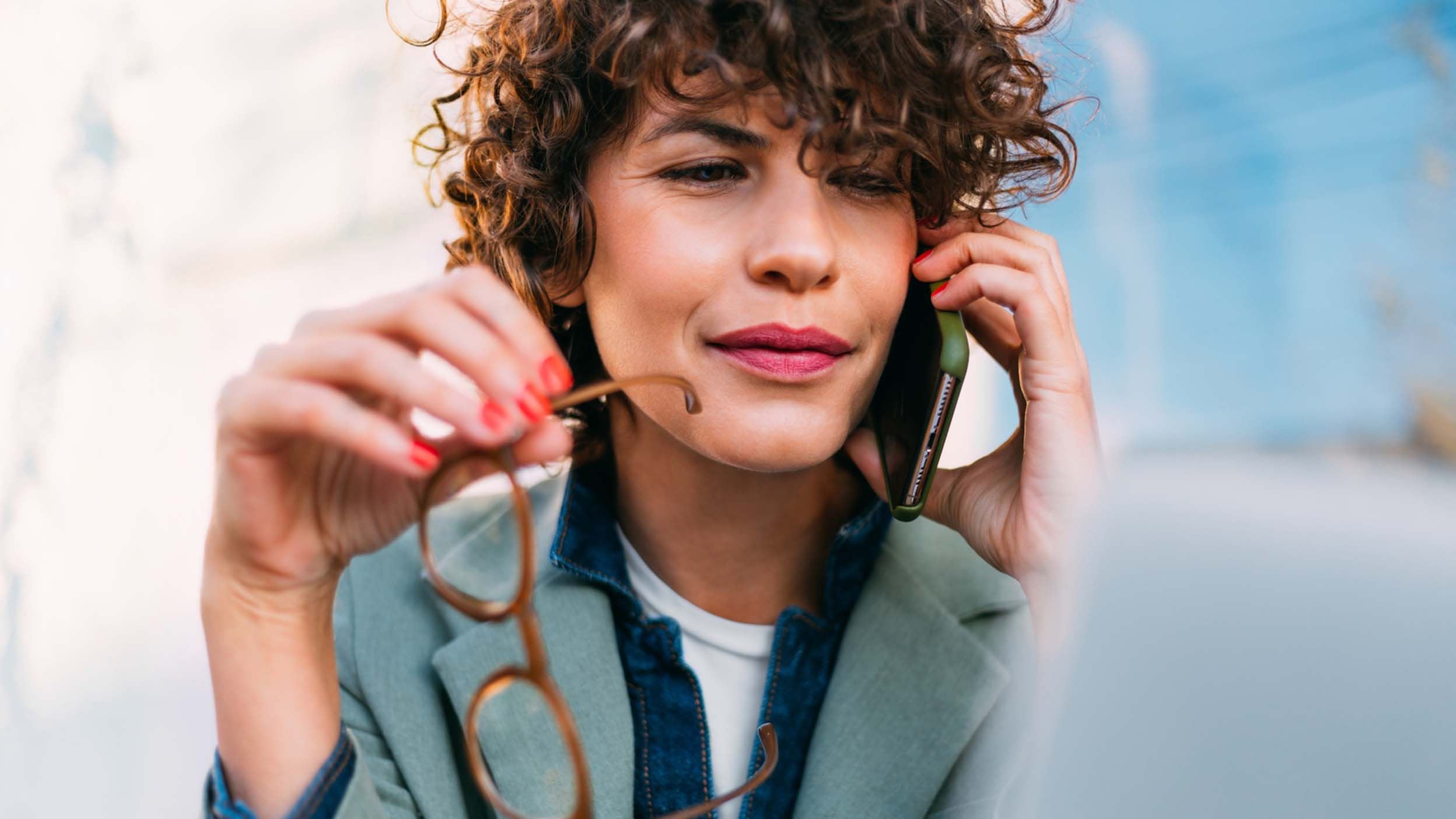 A businesswoman curious about crypto and investing in bitcoin