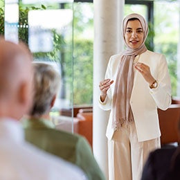 Muslim%20businesswoman%20addressing%20the%20audience%20in%20a%20conference%20
